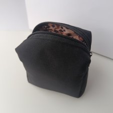 Kosmetyczka materiałowa w panterkę
