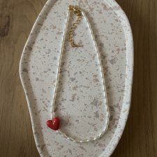 Naszyjnik walentynkowy z pereł z czerwonym sercem