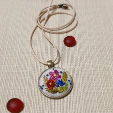 Ręcznie haftowany wisior  DLA KRYSI