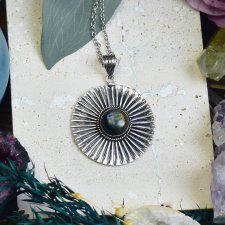 Miedziany posrebrzany wisiorek z labradorytem - etniczny, boho #667