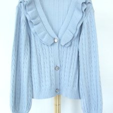 jasnoniebieski kardigan z falbankami 44