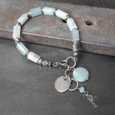 Bransoletka z bryłek akwamarynu z zawieszkami