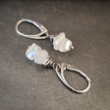 Magia kamienia księżycowego - srebrne kolczyki