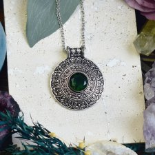 Miedziany posrebrzany wisiorek z zielonym kwarcem - etniczny, boho #674