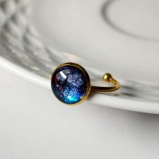 Pierścionek z niebieskim pyłkiem