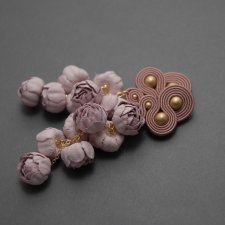 różowe klipsy sutasz z kwiatami