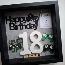 Ramka urodzinowa 18 lat – Level Up | Personalizowany prezent dla gracza
