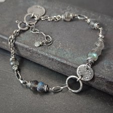 Labradoryt. Surowa srebrna bransoletka.