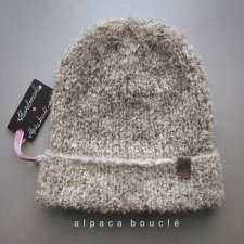 Czapka bouclé