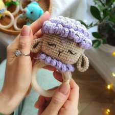 Grzechotka owieczka, Gryzak na kółku dla niemowlaka, Prezent dla noworodka