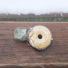 Koral z prenitem - broszka