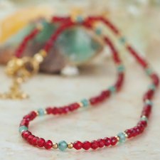 Naszyjnik z czerwonego spinela i zielonego jadeitu – biżuteria z kamieni naturalnych | DomilkowyDomek