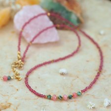 Naszyjnik z różowego spinela, turkusu i jadeitu – biżuteria z kamieni naturalnych | DomilkowyDomek