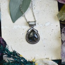 Miedziany posrebrzany wisiorek z labradorytem - etniczny, boho #683