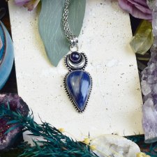 Miedziany posrebrzany wisiorek z sodalitem i ametystem - lunula #688