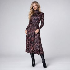 Rozkloszowana sukienka z golfem