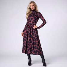 Rozkloszowana sukienka z golfem