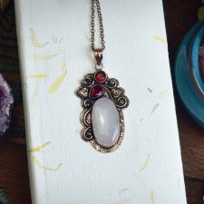 Miedziany ozdobny wisiorek z kwarcem różowym i granatem #748