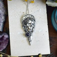 Posrebrzany miedziany ciężki wisior Dead Madonna z ametystem #753