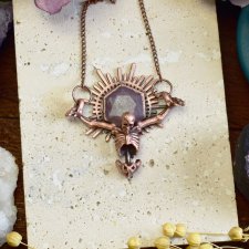 Gotycki miedziany wisiorek z rubinem Ruby Star - ukrzyżowany szkielet #770