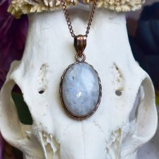 Miedziany wisiorek wire wrapping z kamieniem księżycowym #790