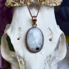 Miedziany wisiorek wire wrapping z kamieniem księżycowym #791