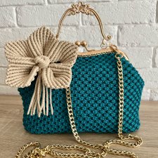 Ręcznie pleciona torebka z ozdobnym zapięciem - szmaragd i złoto