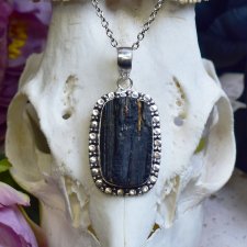 Posrebrzany miedziany wisiorek z surowym czarnym turmalinem #806