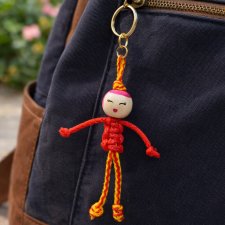 Kolorowy breloczek laleczka – handmade dodatek do torby lub kluczy