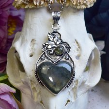 Posrebrzany miedziany wisiorek z labradorytami #828