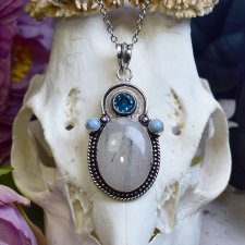 Posrebrzany miedziany wisiorek z kwarcem z rutylem i niebieskim opalem #834