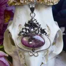 Posrebrzany miedziany wisiorek z kwiatami i rodonitem #835