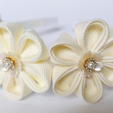 Opaska kremowa z kwiatami