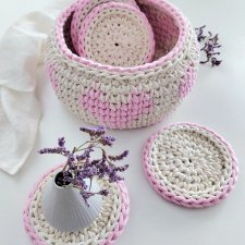 SZNURKOWY KOSZYK W SERDUSZKA I CZTERY MAŁE PODKŁADKI