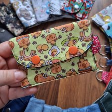 Upcyclingowy Mini Portfelik Etui na Karty - kapibary