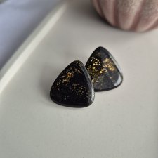 Czarne kolczyki z masy polimerowej