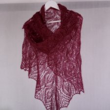 Liściasta chusta w kolorze wiśniowym