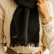 Ciemnozielony wełniany szalik