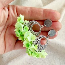 Ręcznie robione kolczyki "Zielone Kwiaty" – subtelność i elegancja