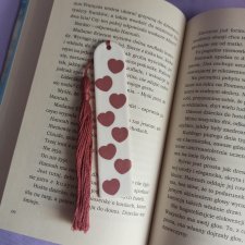 Zakładka do książki w serduszka