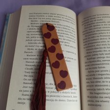 Zakładka do książki w serduszka