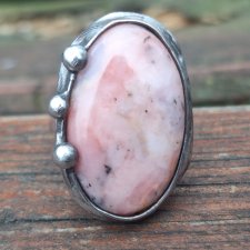 Opal różowy - pierścionek regulowany