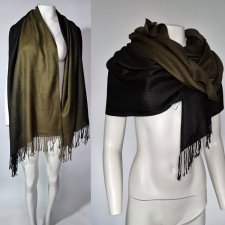 Duży, efektowny  szal ombre z frędzlami w odcieniach zieleni i czerni, elegancki i ponadczasowy Hp217