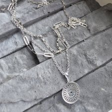 Srebrny naszyjnik z rozetą