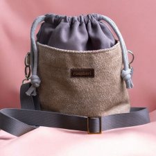 Szaro-kremowa listonoszka z kominem