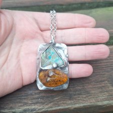 Bursztyn z chryzokolą - wisiorek