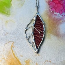 Naszyjnik witrażowy wisiorek na łańcuszku "Listek" Red
