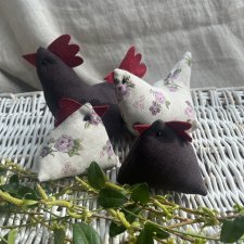 Zestaw kur wielkanocnych len i róże fiolet