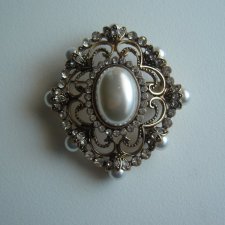 BROSZA W STYLU WIKTORIAŃSKIM