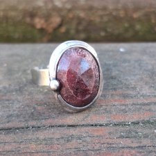 Rubin - pierścionek regulowany